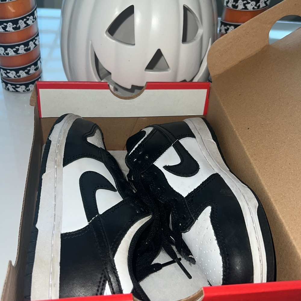 SOLD 🤍 Kids Nike Dunk Low (Panda Dunks)